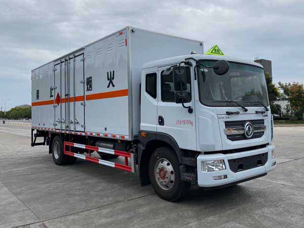 楚勝牌CSC5185XRQ6型易燃?xì)怏w廂式運(yùn)輸車