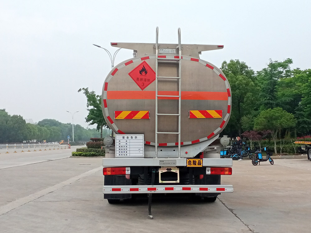 楚勝牌CSC5320GYYLEL6A型鋁合金運(yùn)油車